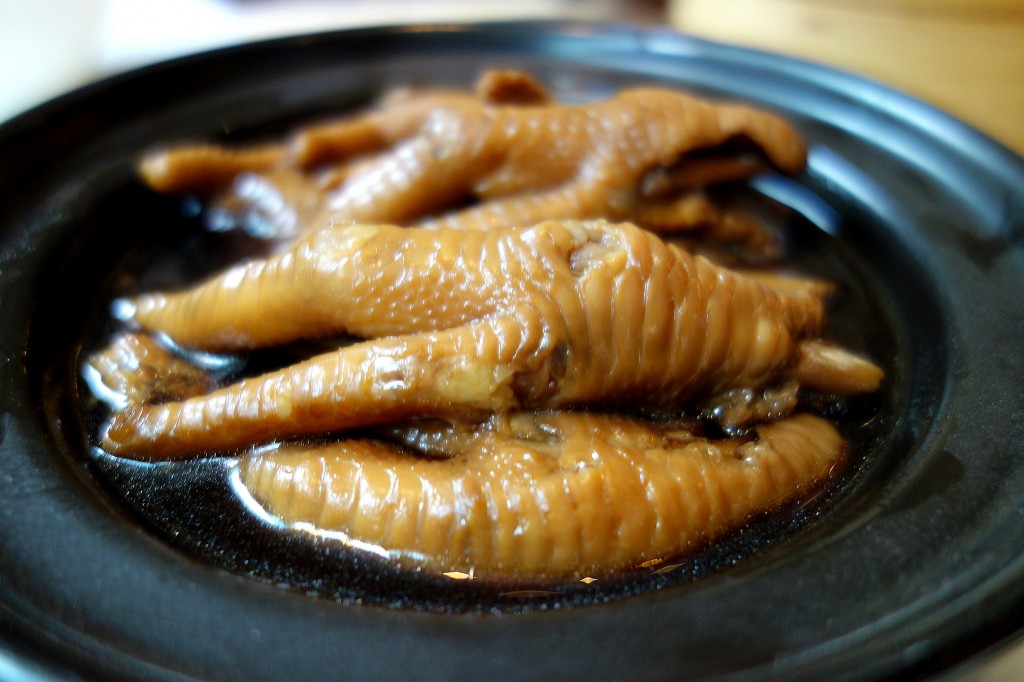 Braised chicken feet in abalone sauce